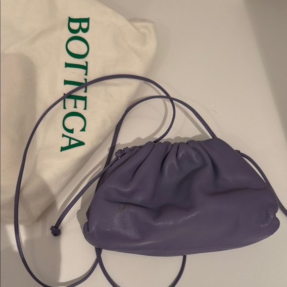 Bottega Veneta Purple Crossbody Bag with Soft Slouchy Design - Picture 1 of 3